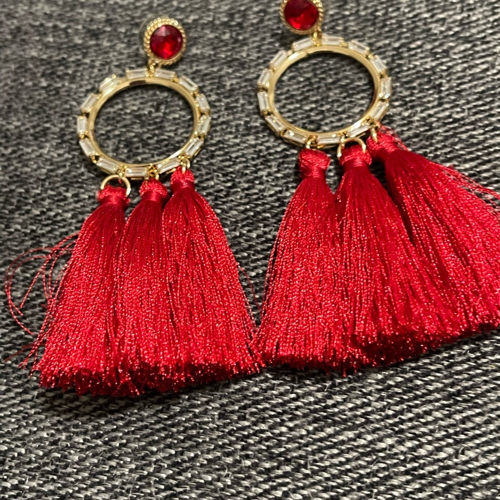 NWOT Red and gold Lilly Pulitzer Holiday earrings